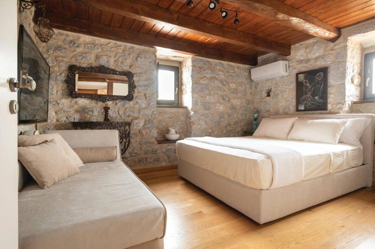 Fameliti Casa Torre * Stavrion