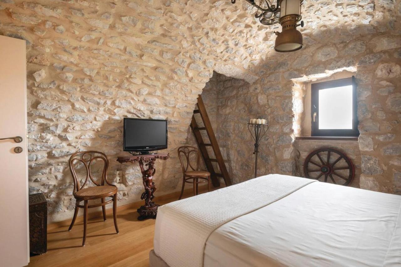 Fameliti Casa Torre * Stavrion